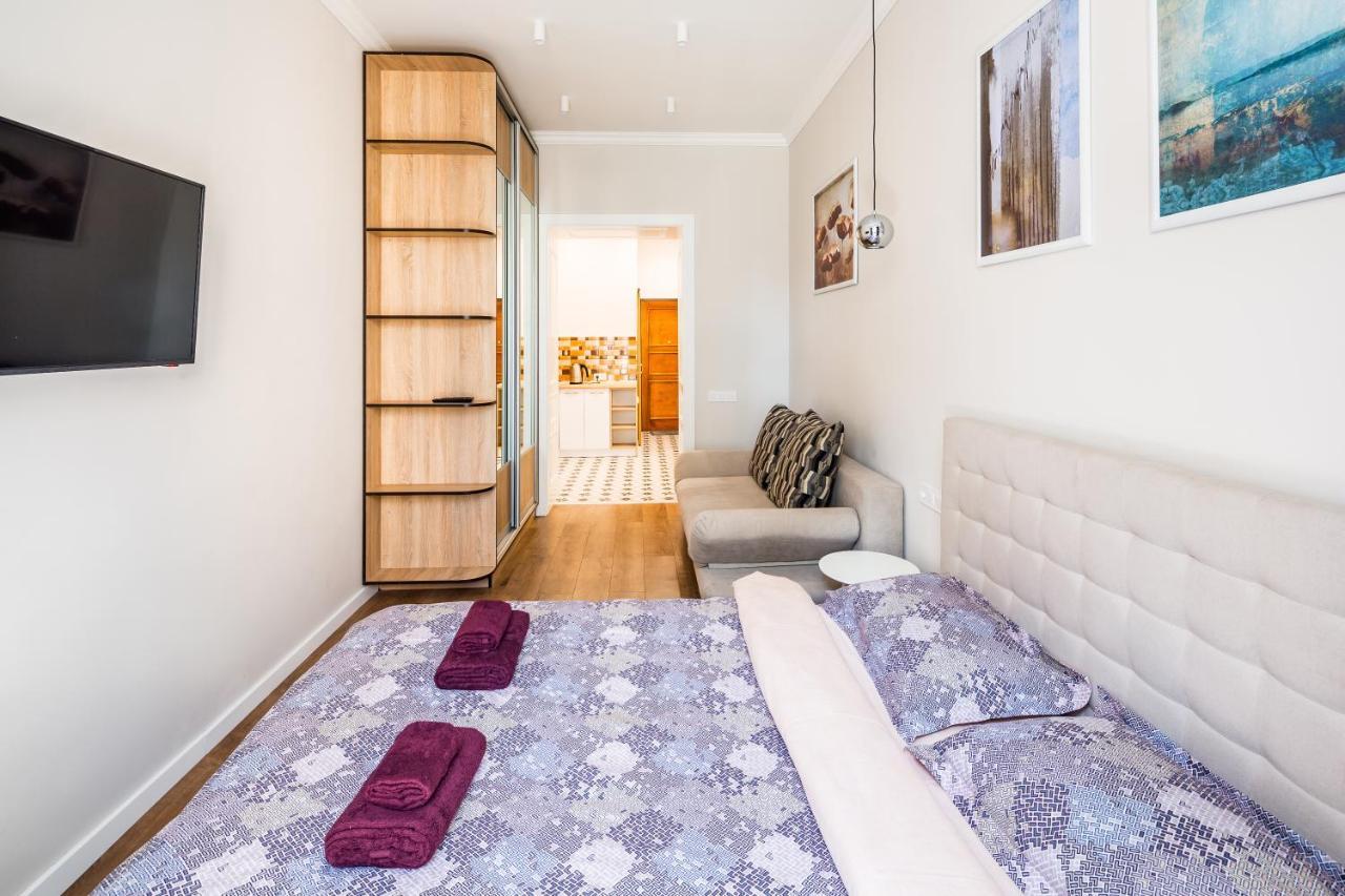 в центрі з дизайнерським ремонтом Apartment