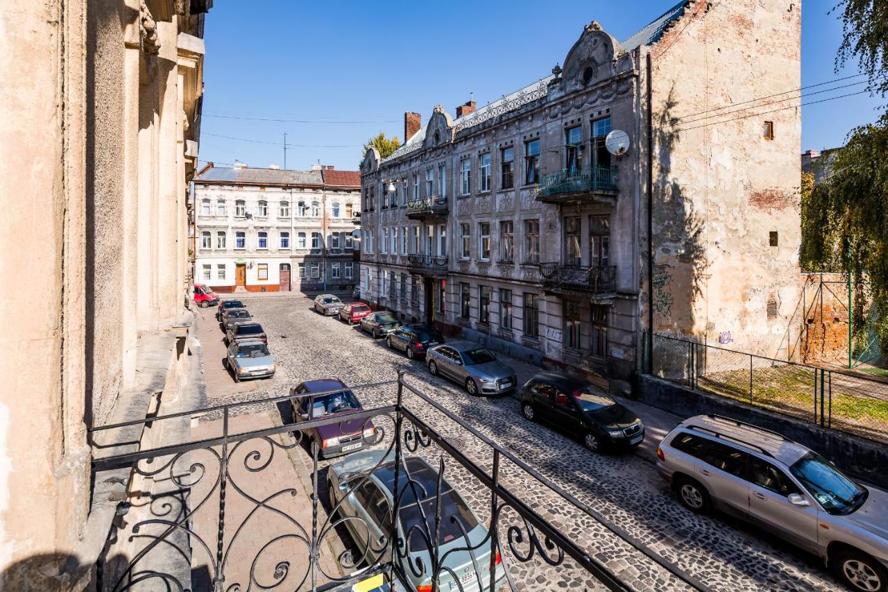 в центрі з дизайнерським ремонтом * Lviv